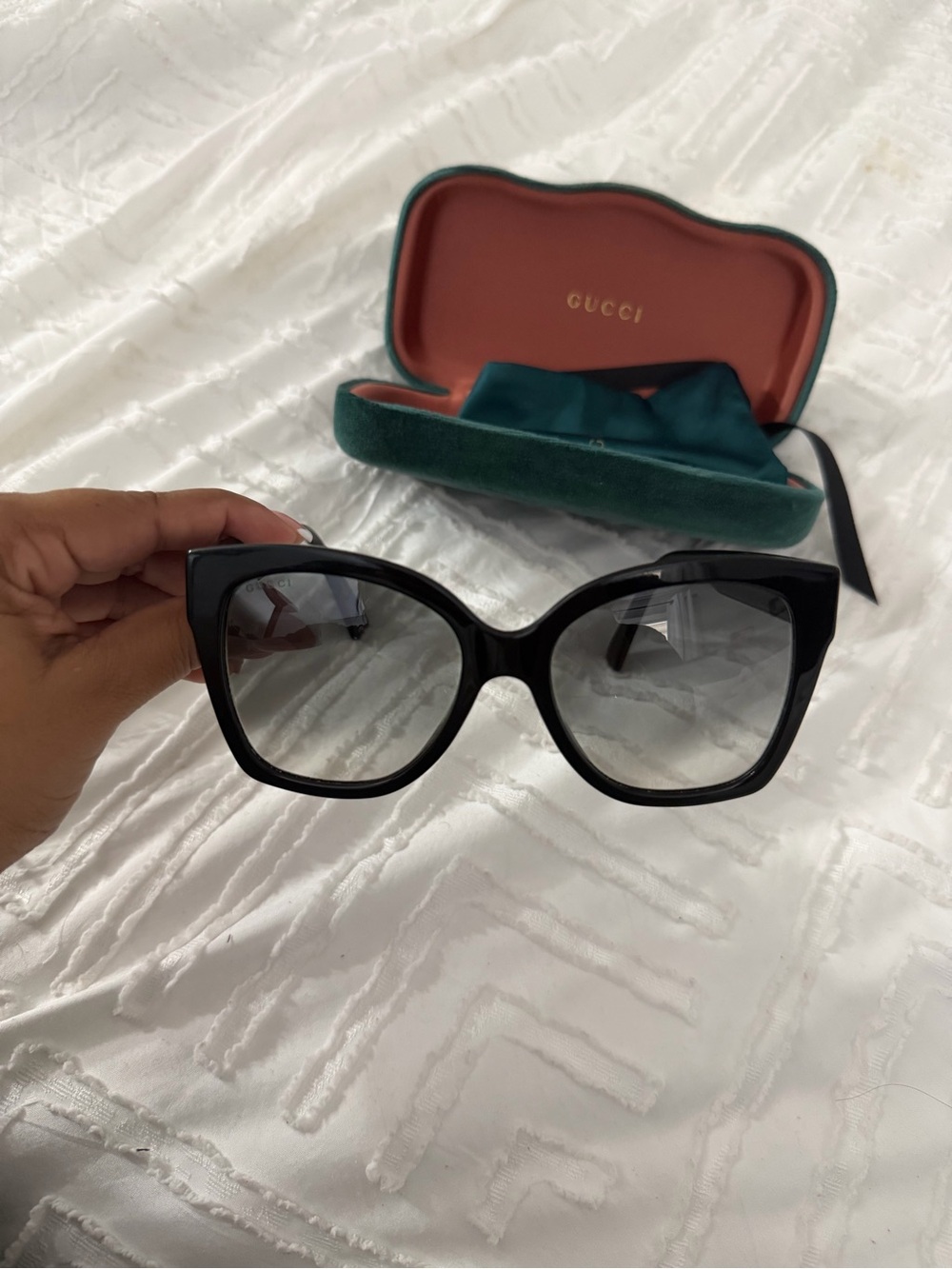 Gucci Black Oversized Cat-Eye Sunglasses with Gradient Lenses